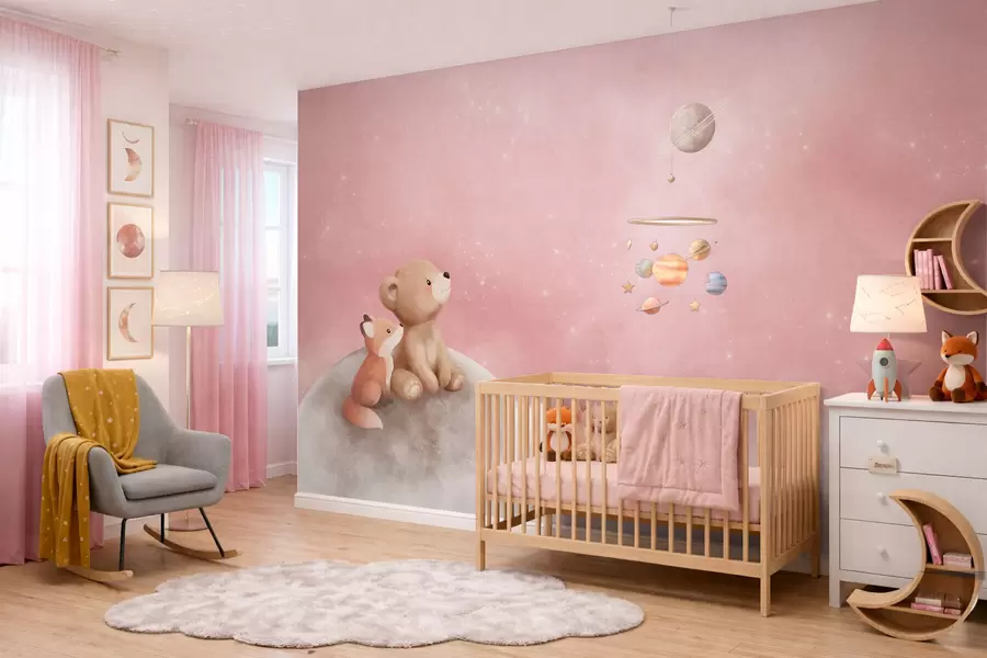 Carta da parati per Bambini Illustrazione a pastello con un orso e una volpe su uno sfondo rosa con la luna 