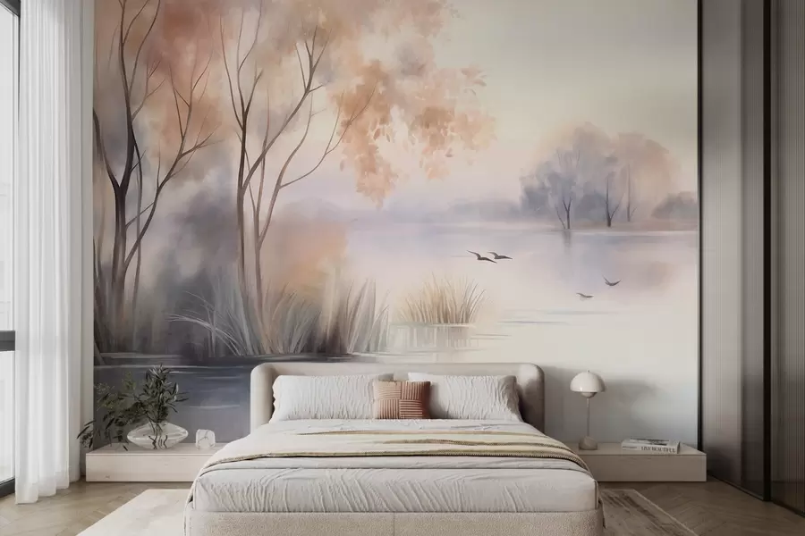 Carta da parati nature Paesaggio: un lago avvolto dalla nebbia con alberi e canneti, uccelli in volo, in stile acquerello con texture 