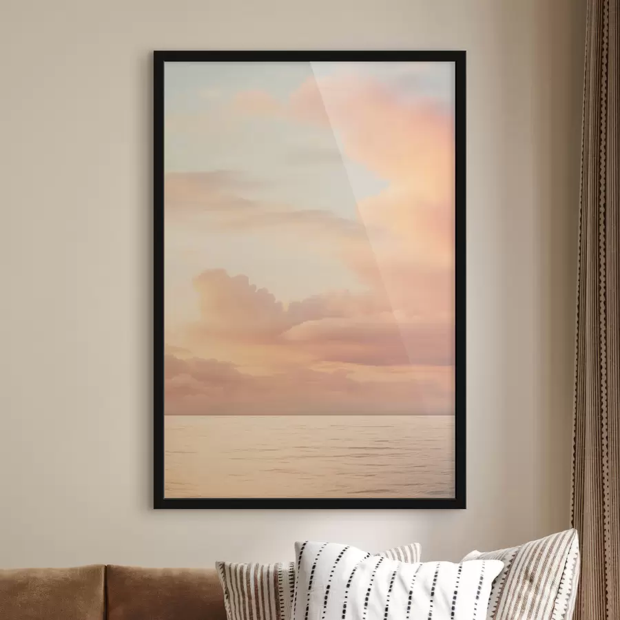 carta da parati Un cielo dai colori pastello, punteggiato da morbide nuvole, sopra un mare calmo e specchiato al tramonto nr. f49178
