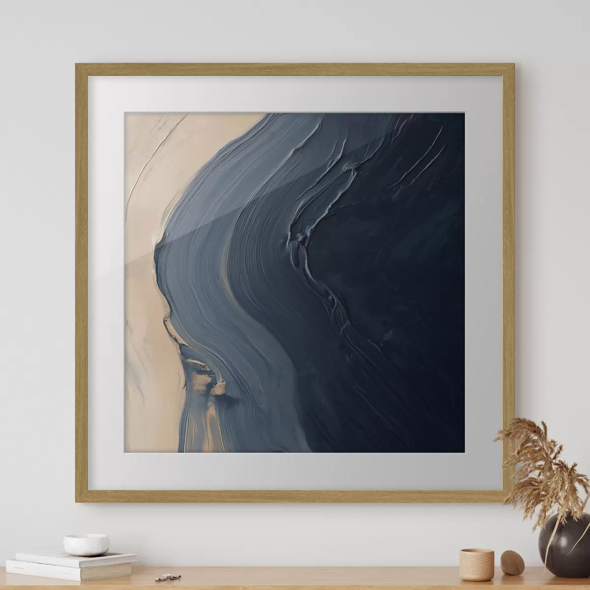 Poster Onde astratte di un blu intenso su uno sfondo beige, con pennellate espressive in stile pittura a olio f48884