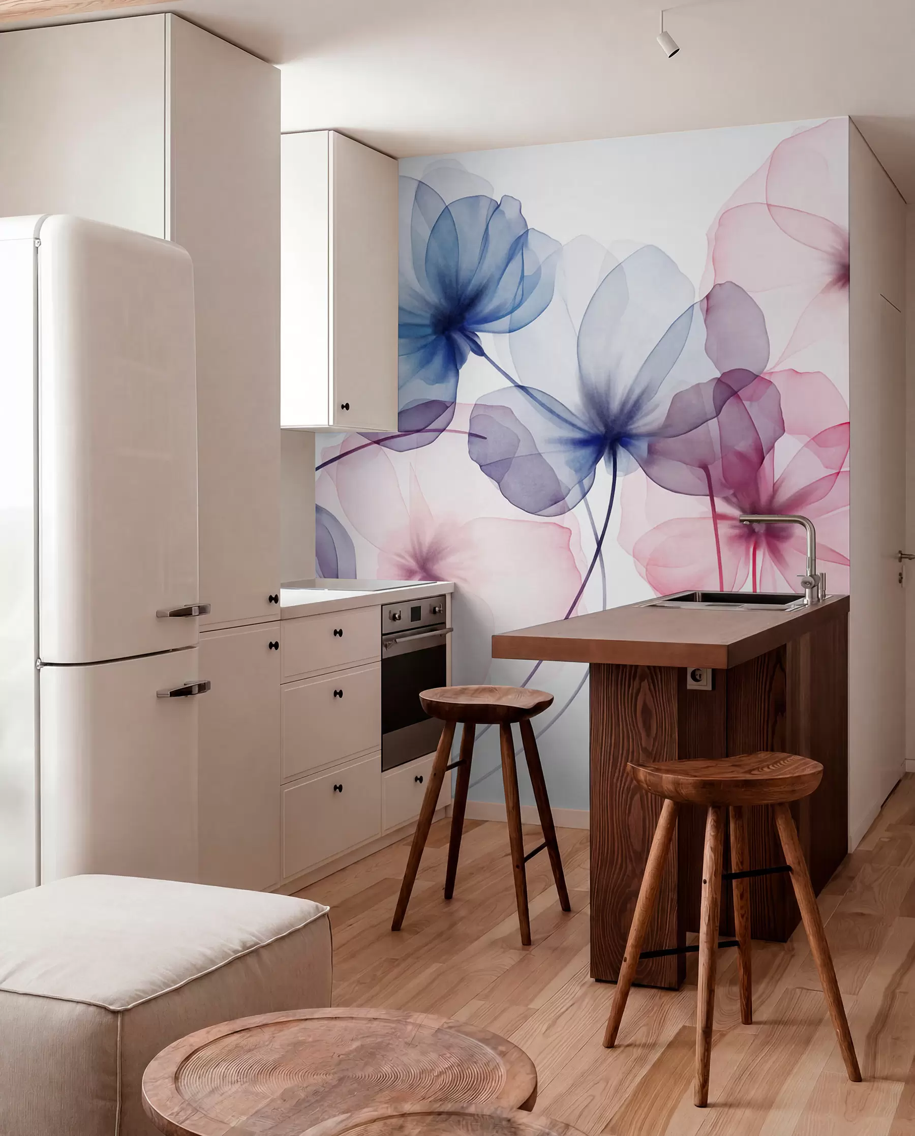 Carta da parati Floreale Fiori blu e rosa traslucidi e con texture su uno sfondo chiaro, dai petali delicati che si sovrappongono n. w09892