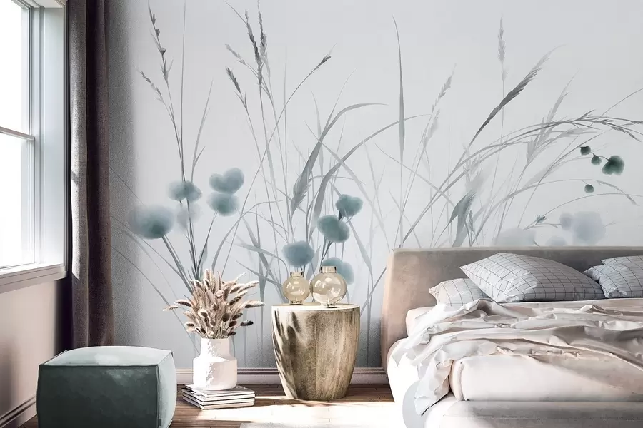 Carta da parati nature Erbe alte e piccoli fiori selvatici blu su uno sfondo chiaro, in stile boho con texture 