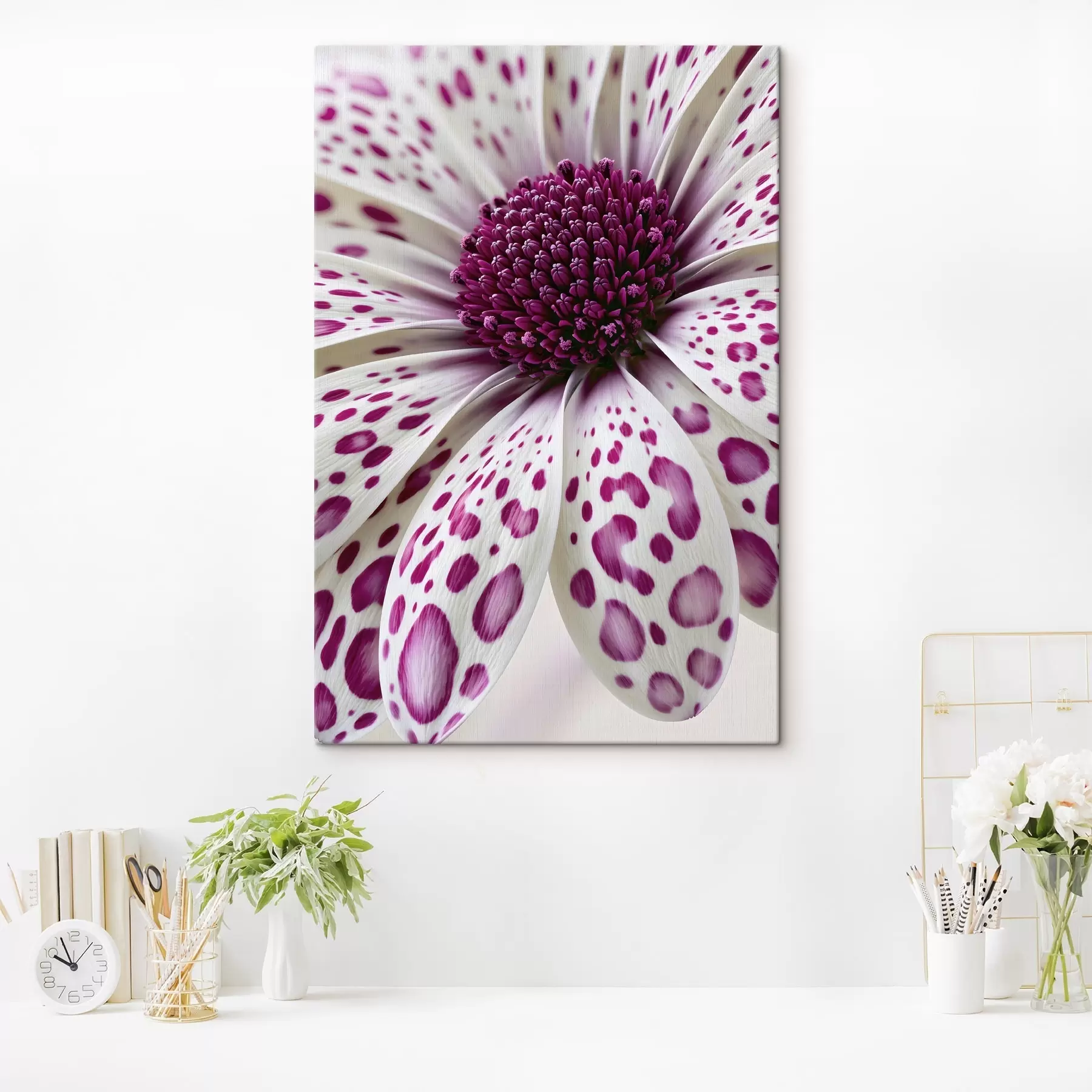 carta da parati Primo piano di un fiore simile a una margherita con vivaci macchie leopardate color magenta nr. s49867