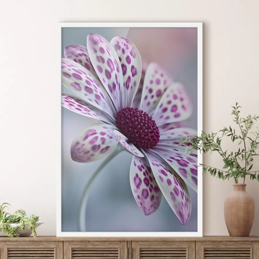 carta da parati Fiore simile a una margherita con vivaci macchie leopardate color magenta nr. f49866