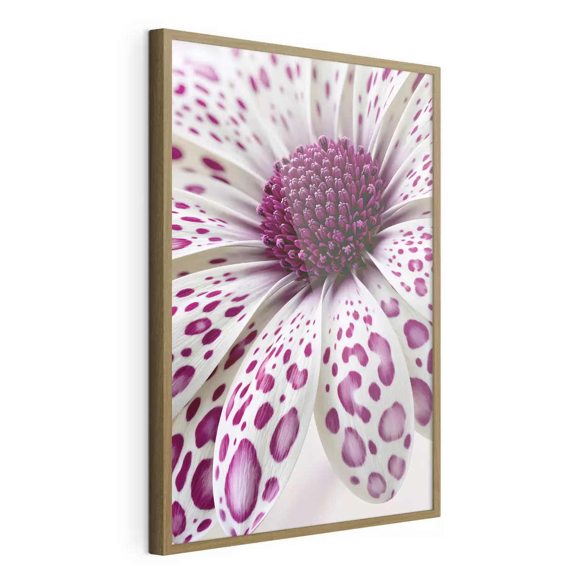 Poster Primo piano di un fiore simile a una margherita con vivaci macchie leopardate color magenta f49867