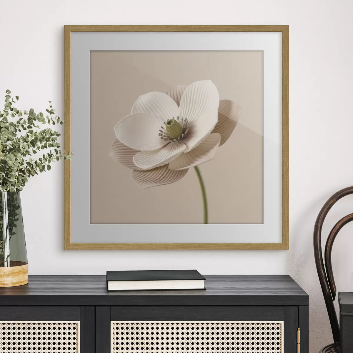 Poster Fiore con petali dalla trama particolare, in una gamma di tonalità beige e in stile minimalista f49719