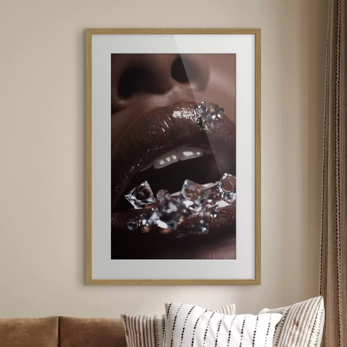 Poster Primo piano di labbra lucide con cristalli trasparenti f49983