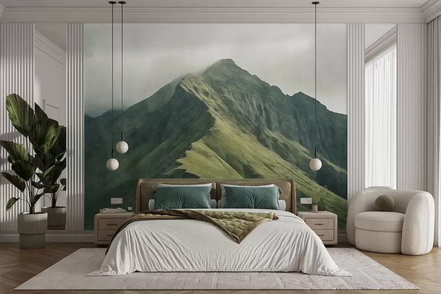 carta da parati Malachite di montagna con pendii verdi e una vetta avvolta da una leggera nebbia nr. w05820