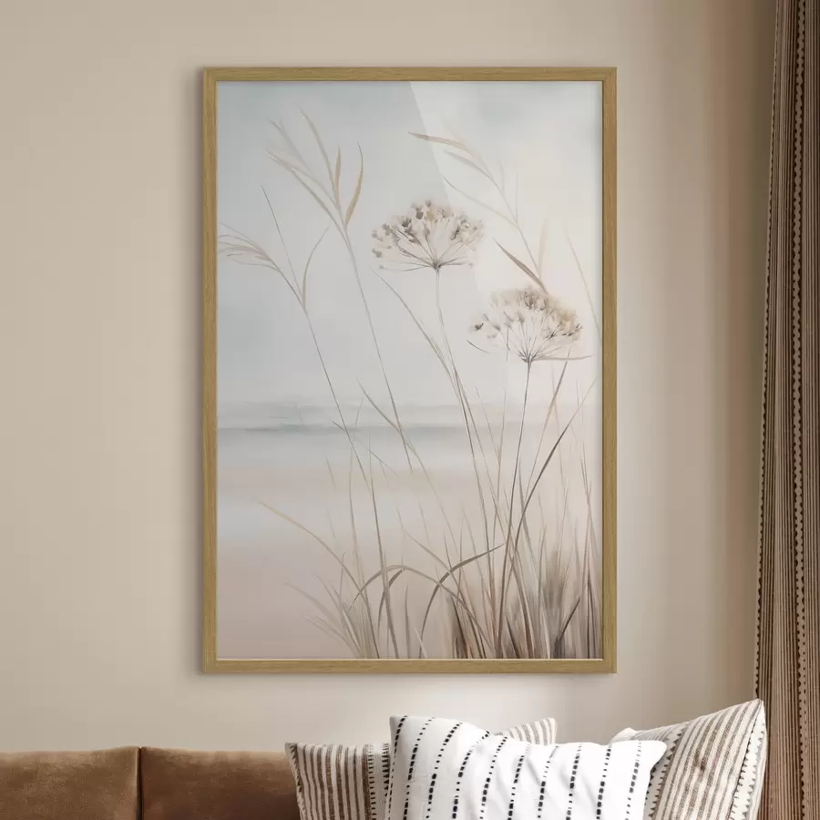 carta da parati Erba alta e secca e fiori dai tenui toni del beige e del bianco, su uno sfondo morbido e sfumato nr. f50974