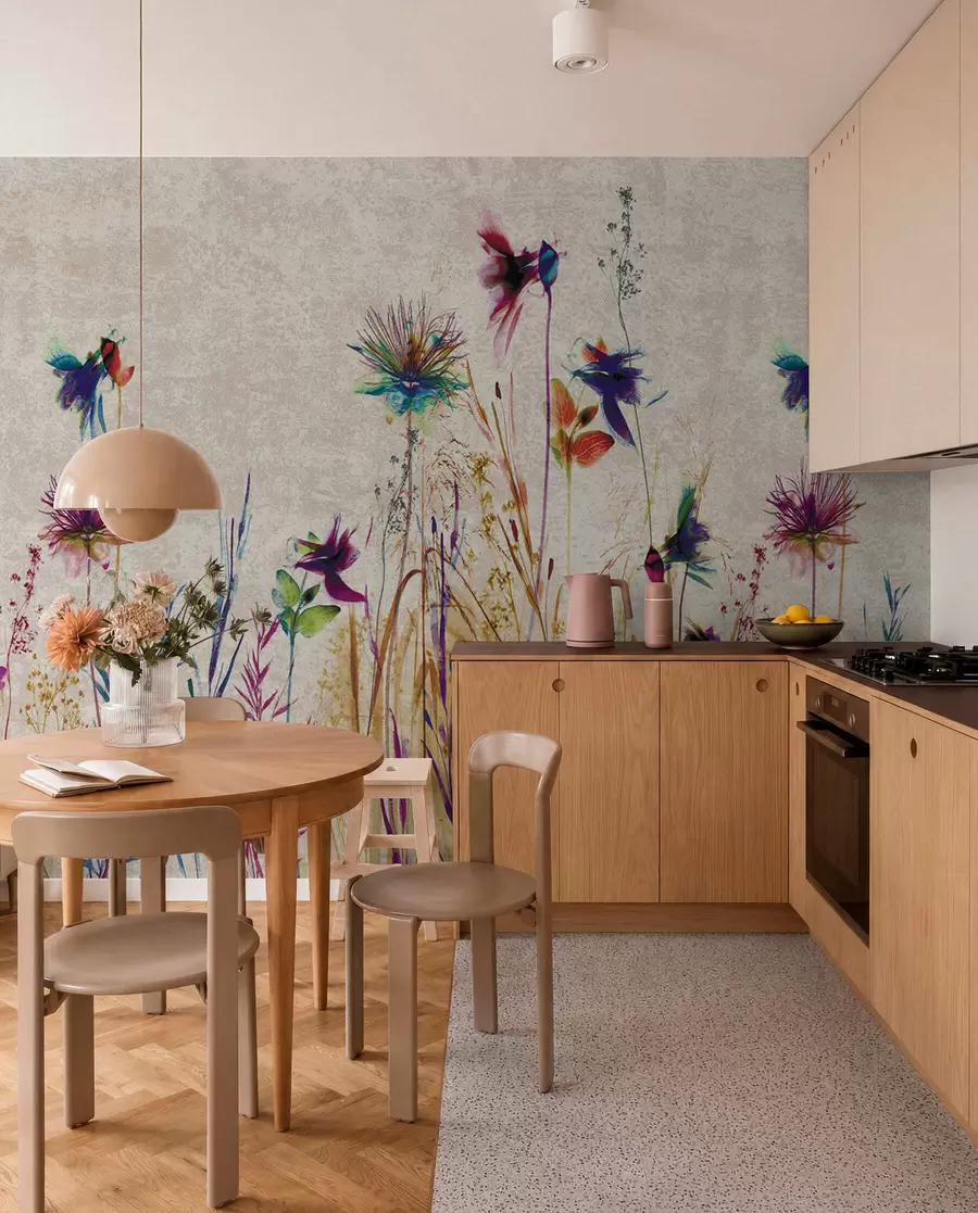 Carta da parati nature Fiori alti insoliti su uno sfondo beige 
