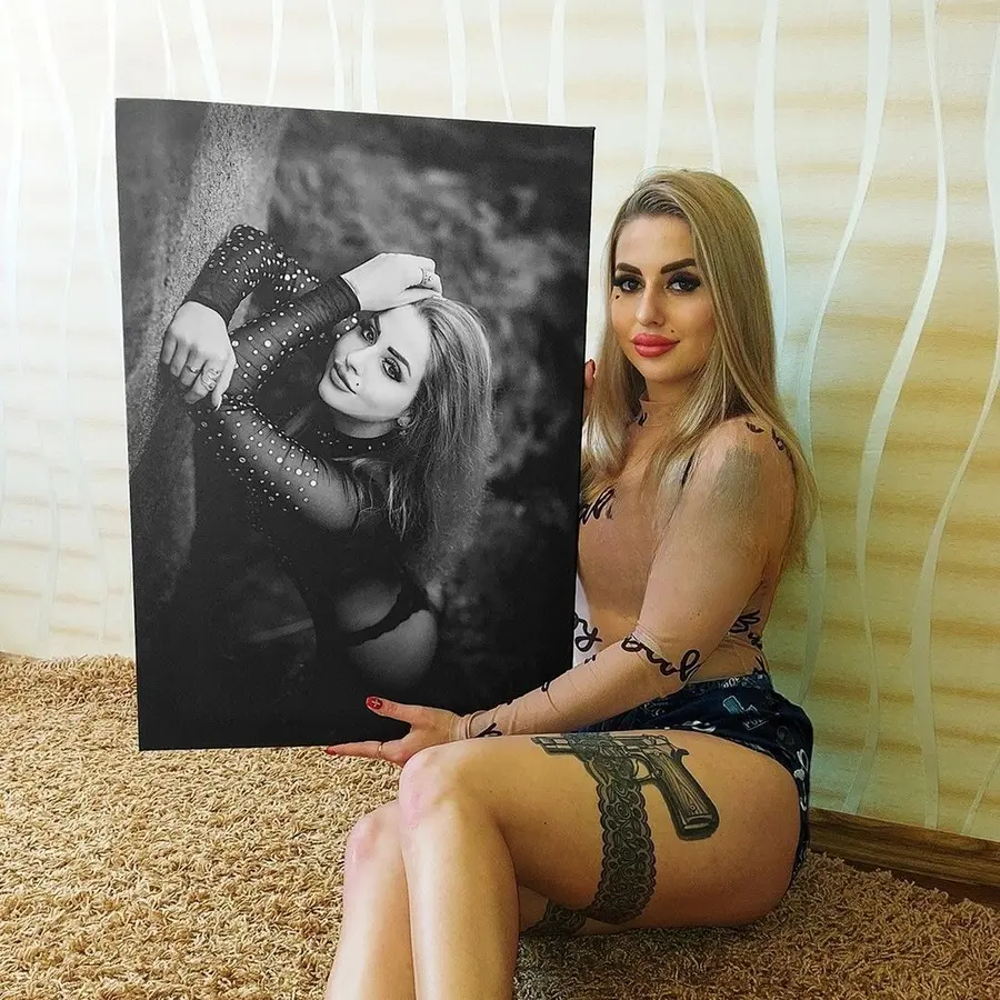 carta da parati Espressione del viso, fotografia con flash e coscia nr. s34710