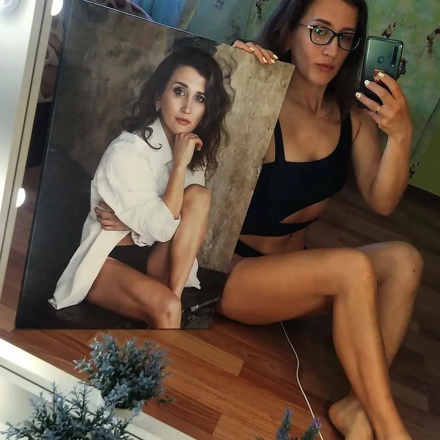 carta da parati Capelli, acconciatura e gamba nr. s34721