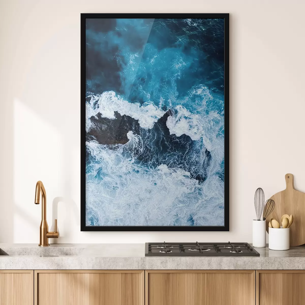 Poster Onde che danzano su coste rocciose f21429