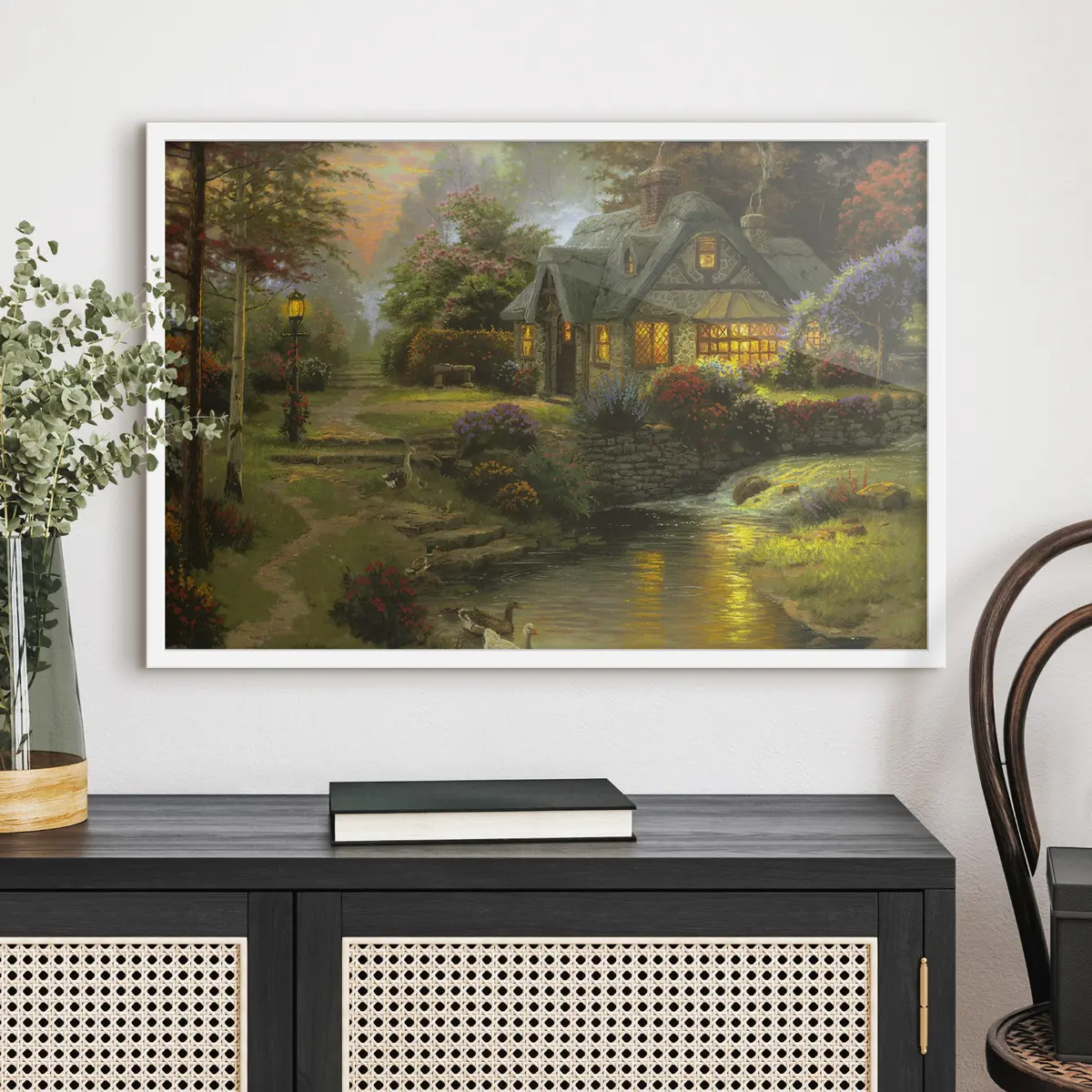 Poster Incantevole cottage vicino a un tranquillo ruscello f19095