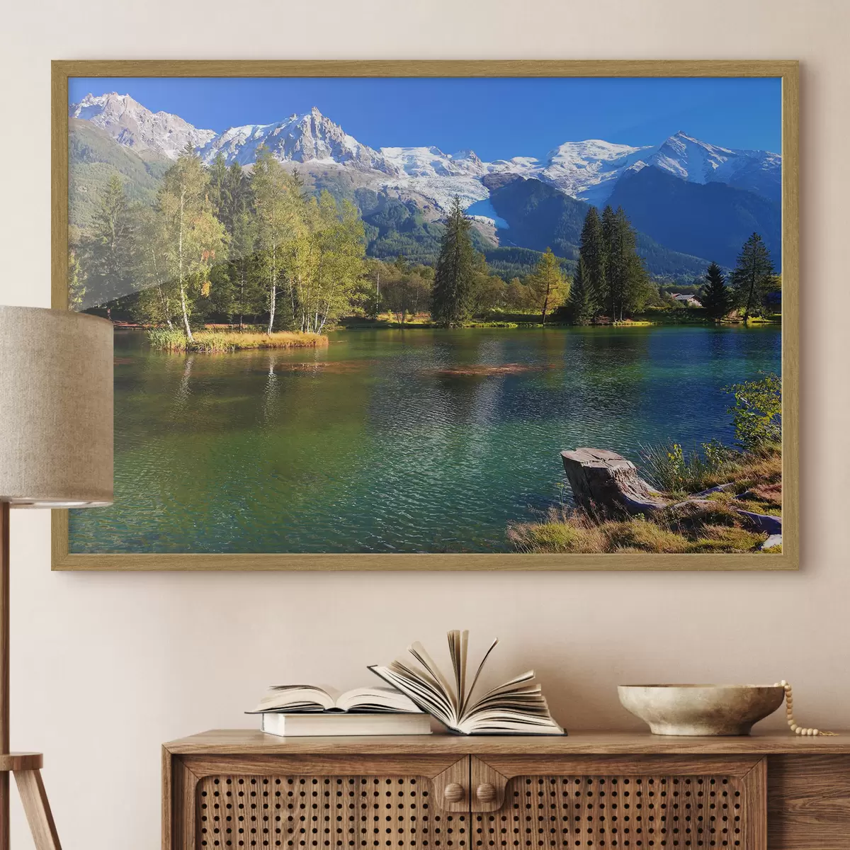 Poster Lago tranquillo circondato da montagne maestose f08443