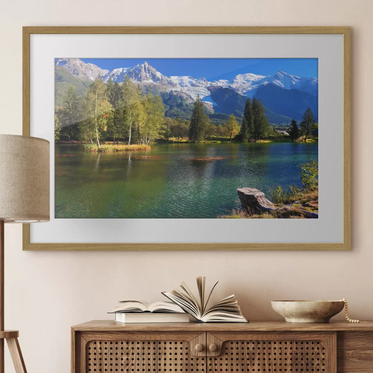 Poster Lago tranquillo circondato da montagne maestose f08443
