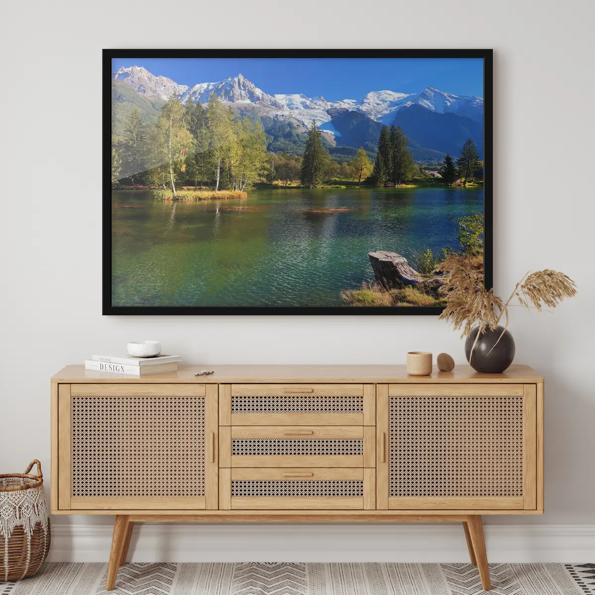 Poster Lago tranquillo circondato da montagne maestose f08443