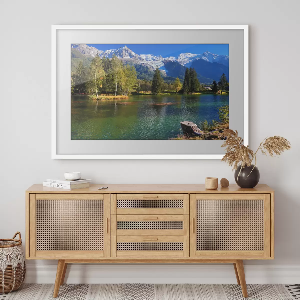 Poster Lago tranquillo circondato da montagne maestose f08443