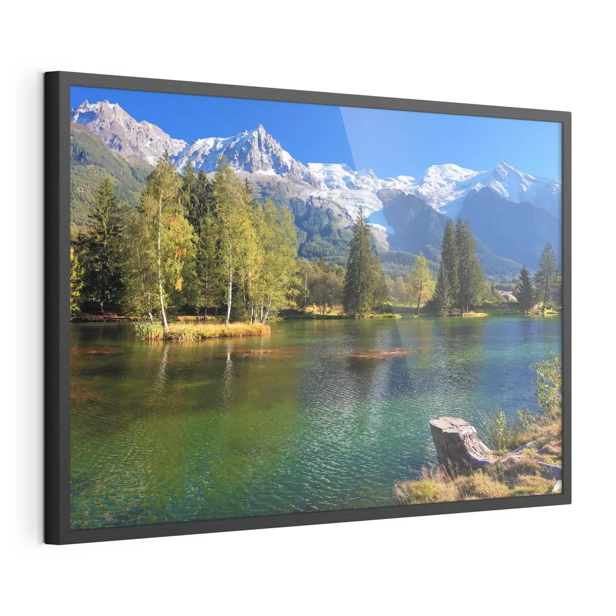 Poster Lago tranquillo circondato da montagne maestose f08443