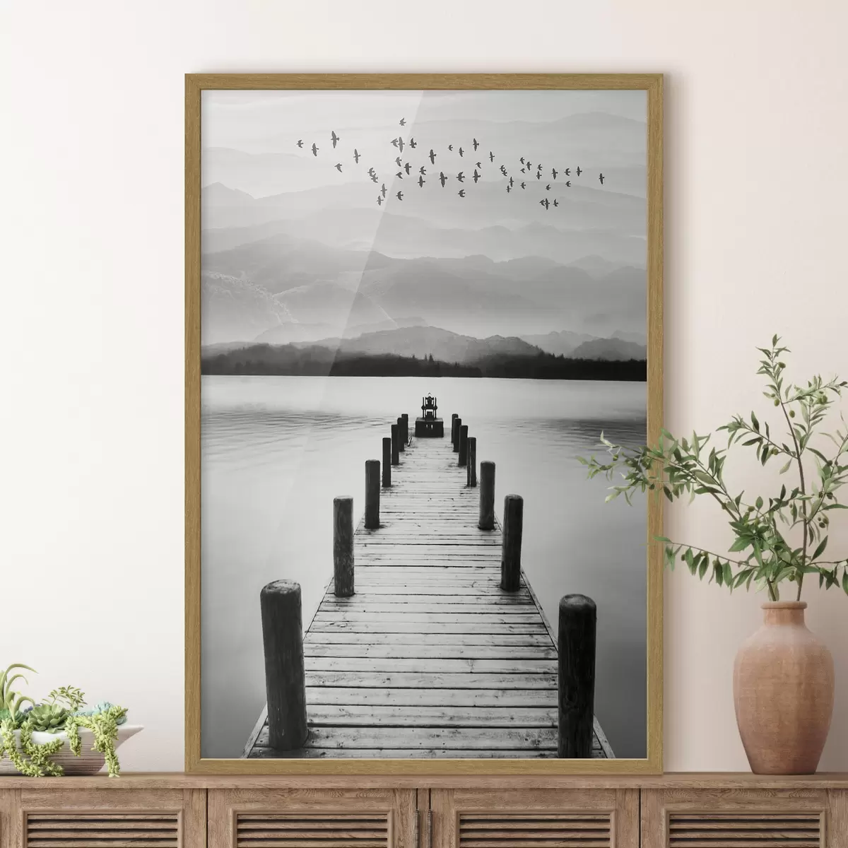 Poster Molo con vista sulle tranquille acque di montagna f03914