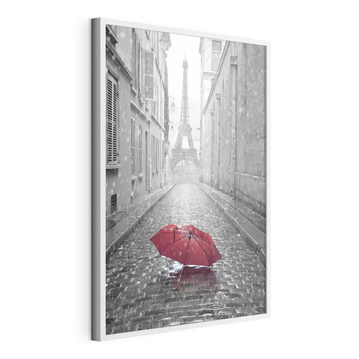 Poster Ombrello rosso su strada acciottolata e bagnata f33713